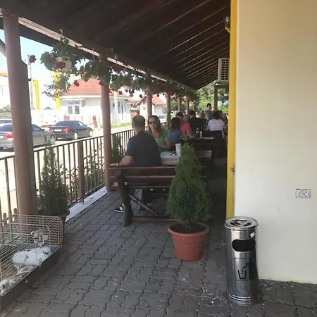 Km 80 Restaurant &