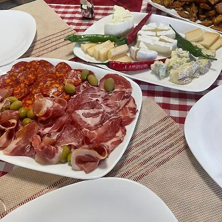 Km 80 Restaurant & *